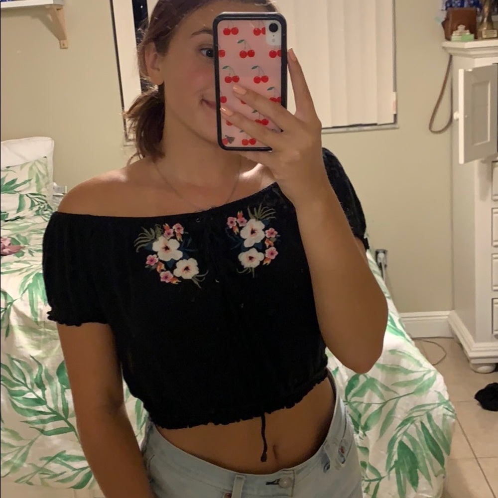 Cropped navy blue floral top